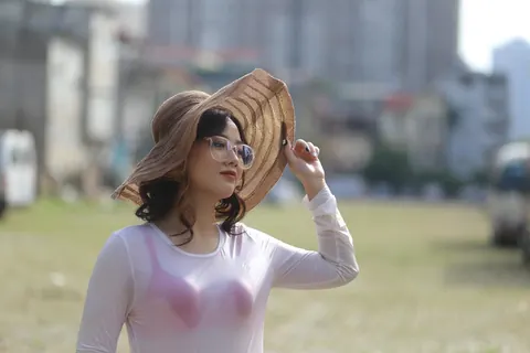 Curly Asian Woman Poses Outdoors in Glasses – photo 11 of 21