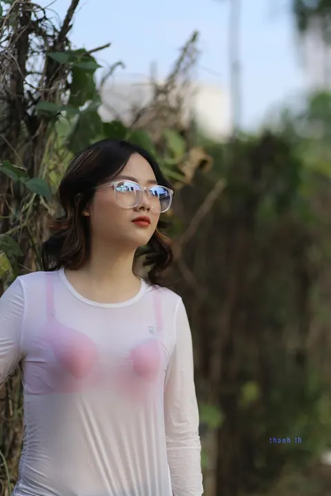 Curly Asian Woman Poses Outdoors in Glasses – photo 6 of 21