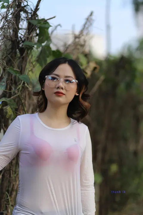 Curly Asian Woman Poses Outdoors in Glasses – photo 7 of 21