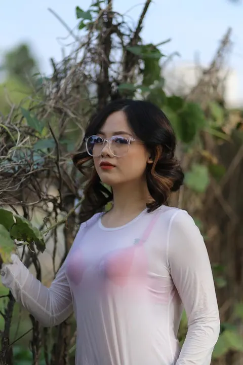 Curly Asian Woman Poses Outdoors in Glasses – photo 9 of 21