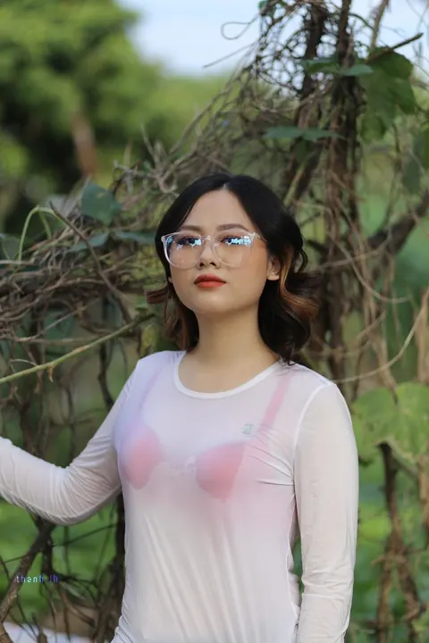 Curly Asian Woman Poses Outdoors in Glasses – photo 3 of 21