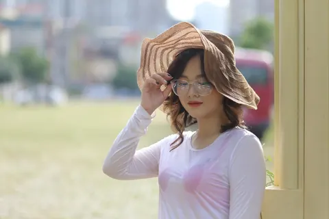 Curly Asian Woman Poses Outdoors in Glasses – photo 15 of 21