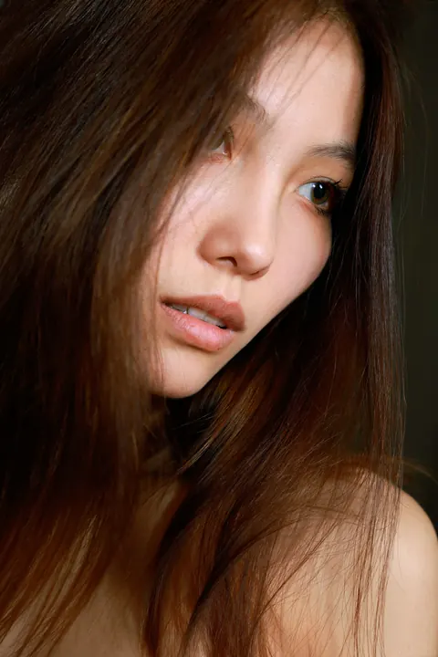 Anna Aki: Slim Asian Brunette Poses Nude Showing Her Small Natural Tits – photo 6 of 20