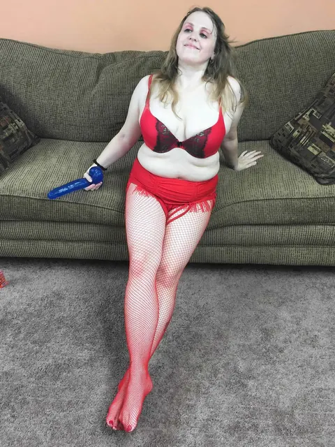 Alexsis Sweet: Curvy Blonde MILF Masturbates with Fingers and Dildo – photo 1 of 21