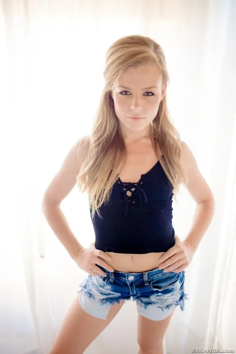 Nicole Clitman: Thick Blonde in Boots and Shorts Spreads Her Shaved Pussy – photo 1 of 15