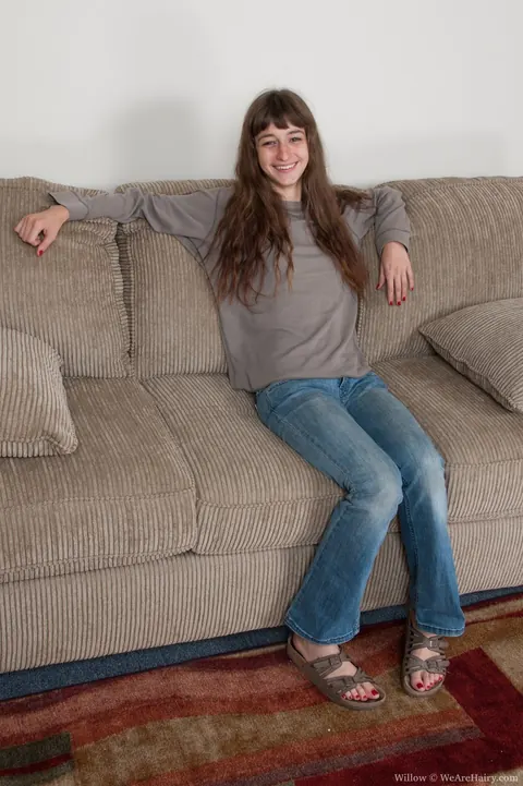 Willow Hayes: Slim Brunette Strips Off Her Jeans to Show Her Hairy Pussy – photo 3 of 16