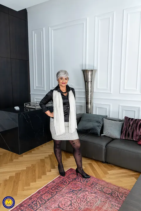 European MILF Spreads Her Legs in Stockings – photo 1 of 20