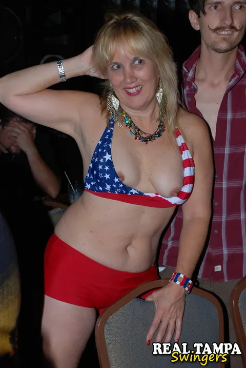 Mandi McGraw & Tracy Lick: Tall Mature Blondes in Bikinis Share Black Cock – photo 18 of 21