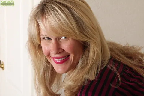 Katherine Jackson: Slim Mature Blonde Spreads Her Hairy Pussy – photo 5 of 16