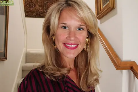Katherine Jackson: Slim Mature Blonde Spreads Her Hairy Pussy – photo 1 of 16