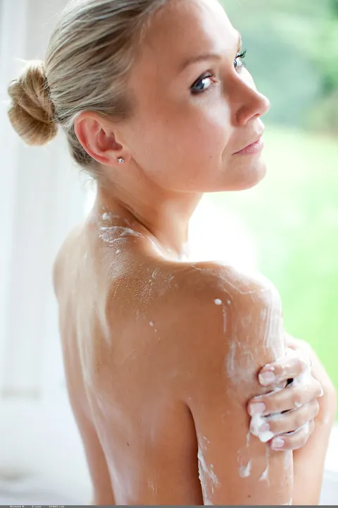 Lizzy Merova: Skinny Blonde Poses Nude and Spreads Her Legs – photo 14 of 21