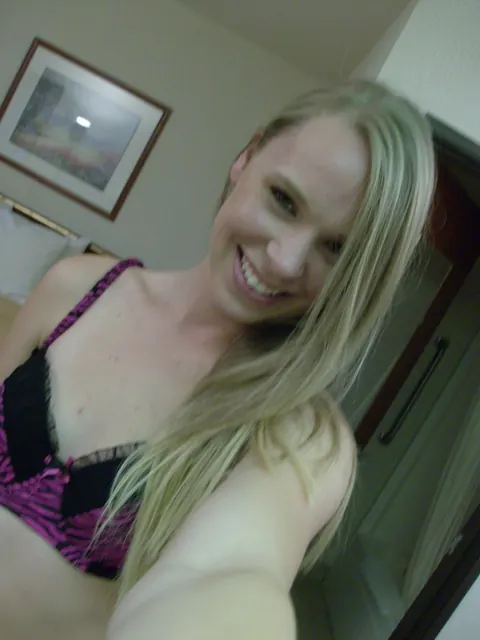 Skinny Blonde Spreads in a Selfie – photo 14 of 20