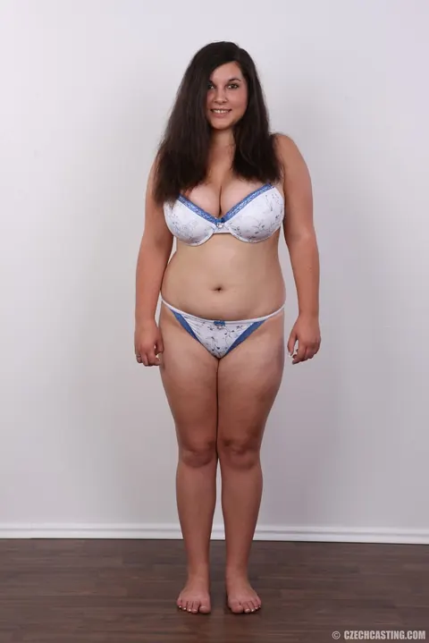 Lola Hot: Curvy Czech Brunette Undresses Showing Her Big Natural Tits – photo 6 of 20