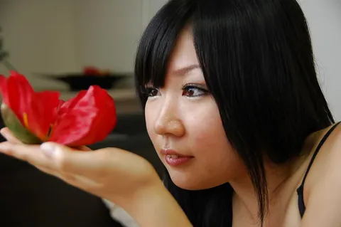 Japanese Woman Undresses and Spreads Her Hairy Pussy – photo 8 of 16