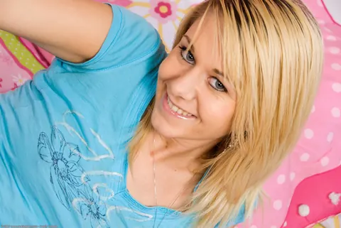 Blonde PAWG Bends Over and Spreads Wide – photo 4 of 21