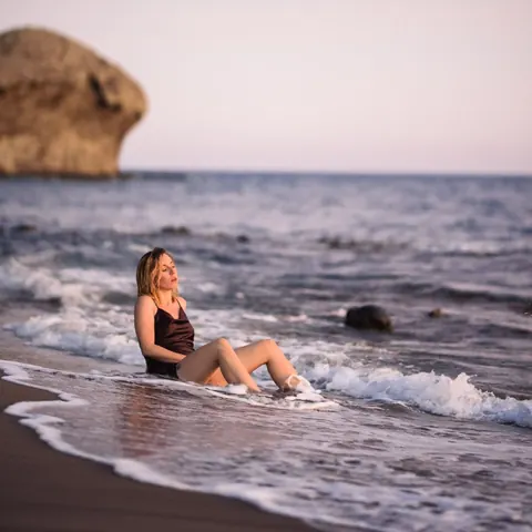 Jane Jones: Spanish Blonde MILF Sucks Cock and Fucks on the Beach – photo 8 of 8