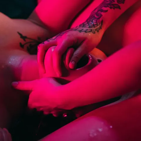 Lea Hart: Curvy Asian Brunette Eats Pussy in a Threesome – photo 3 of 14