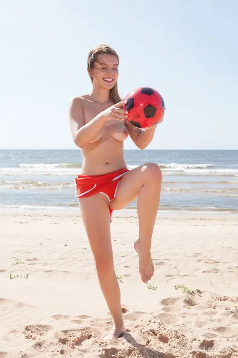 Dominika Jule: Brunette Unties Bikini Top and Spreads Her Shaved Pussy on the Beach – photo 5 of 16