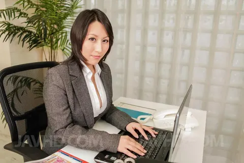 Yuna Hoshizaki: Busty Japanese MILF Strokes Cock and Uses a Dildo in the Office – photo 11 of 15