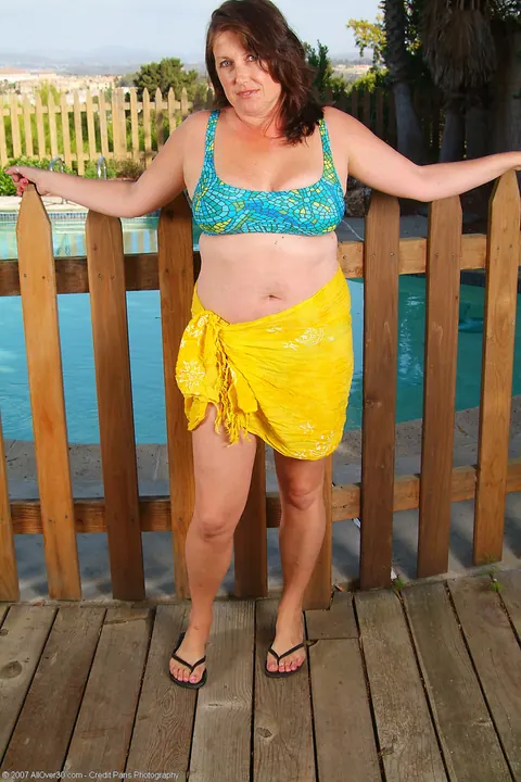 Marishka: Curvy Brunette MILF Strips Out of Her Bikini Outdoors – photo 1 of 21