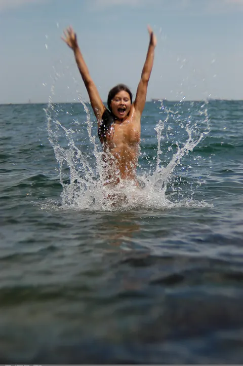 Busty Brunette Spreads Her Legs on the Sand – photo 5 of 20
