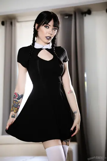 Leda Elizabeth – Tattooed Brunette in Stockings Takes Office Anal and Bondage
