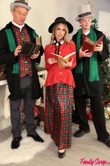 Xxlayna Marie – Tattooed Latina Redhead in Christmas Costume Takes Anal in Group Sex