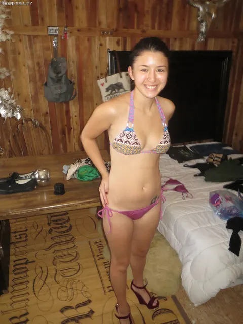 Daisy Haze: Asian Brunette Strips Out of Her Bikini and Spreads Her Pussy Outdoors – photo 13 of 17