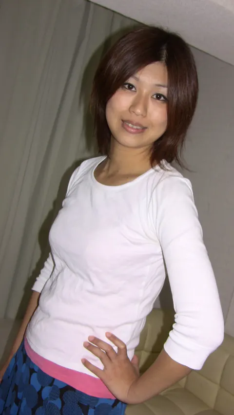 Japanese Babe Undresses and Spreads Her Hairy Pussy – photo 2 of 20