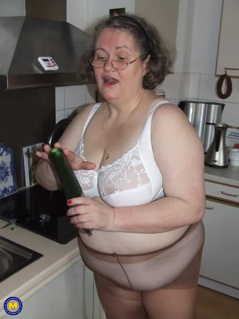 Birgid: Busty Curvy Mature Woman Masturbates with a Cucumber on the Kitchen Counter – photo 4 of 20