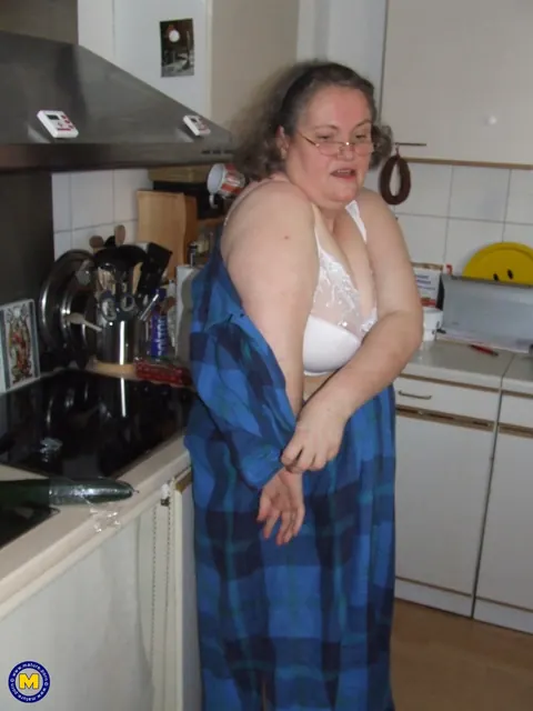 Birgid: Busty Curvy Mature Woman Masturbates with a Cucumber on the Kitchen Counter – photo 3 of 20