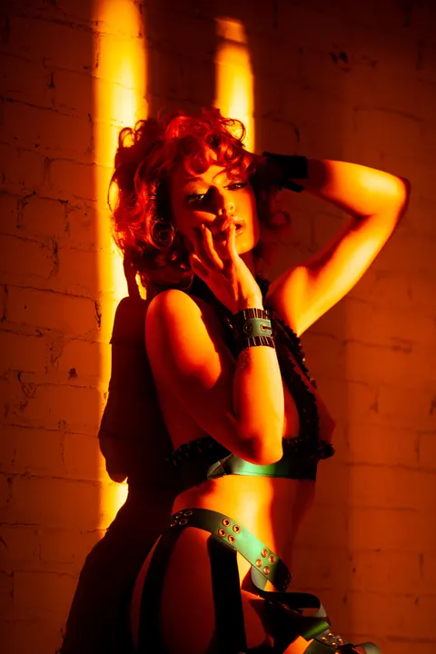Justine Joli: Petite Redhead MILF Strips Nude and Poses Glamorously – photo 5 of 21