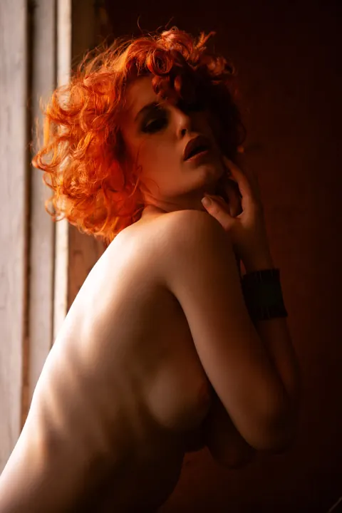Justine Joli: Petite Redhead MILF Strips Nude and Poses Glamorously – photo 16 of 21
