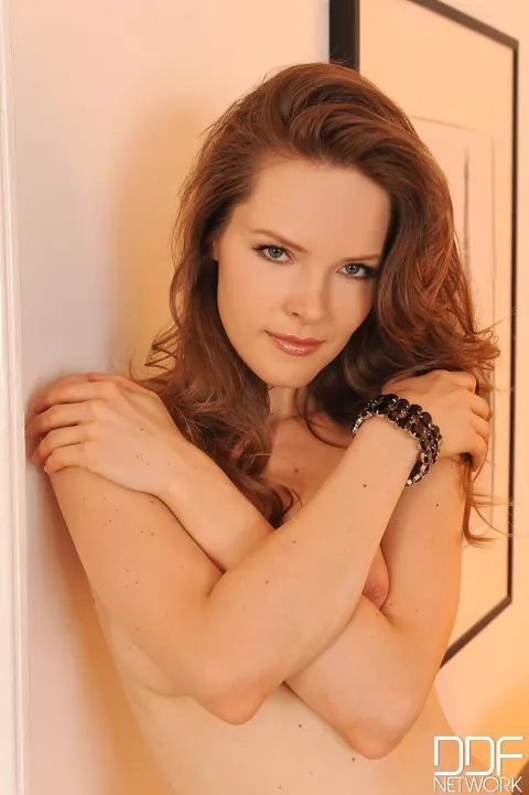 Lilian White: European Redhead Poses Nude in Daylight – photo 21 of 21