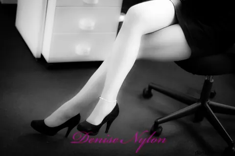 Thick German in Stockings and Heels Spreads Wide – photo 11 of 15