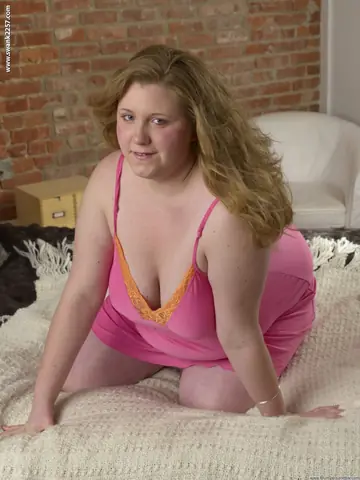 Anne North – BBW Blonde in Lingerie Pulls Panties Aside and Spreads in the Bedroom
