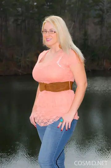 Blonde BBW Unveils Big Natural Tits and Tattoos Outdoors