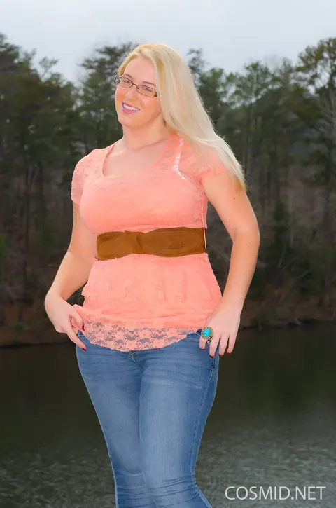 Raquel Stoops: Blonde BBW Unveils Big Natural Tits and Tattoos Outdoors – photo 3 of 16