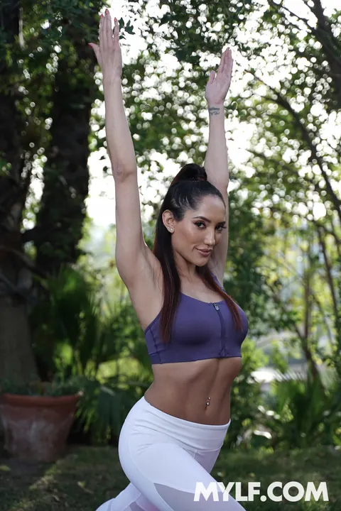 Chloe Amour: Busty Latina MILF Facesits and Fucks in Yoga Pants – photo 2 of 21