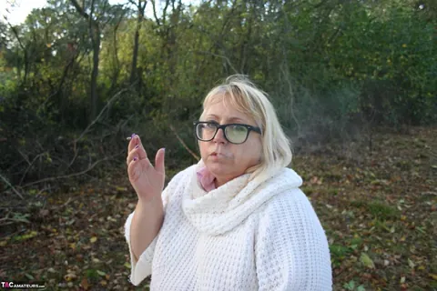 Lexie Cummings: Mature Curvy Blonde Flashes and Smokes in the Forest – photo 4 of 16
