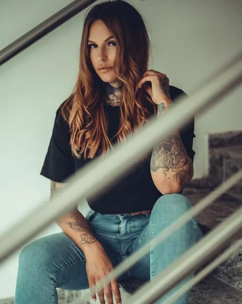 Tattooed Woman Strips Out of Her Lingerie – photo 3 of 17