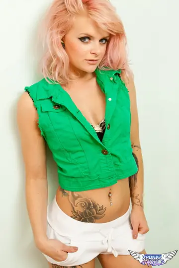 Rachael Lauren – Slim Blonde Strips Out of Her Lingerie and Shorts to Show Her Tattoos