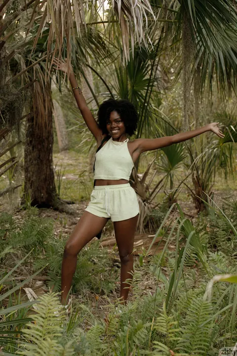 Lacole Sawyer: Petite Ebony Babe Spreads Her Legs in Panties Outdoors – photo 4 of 12
