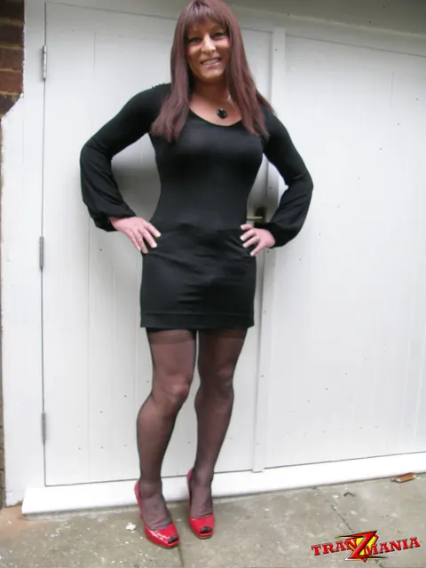 Busty Trans Woman Poses Nude and Shows Her Curves – photo 12 of 15