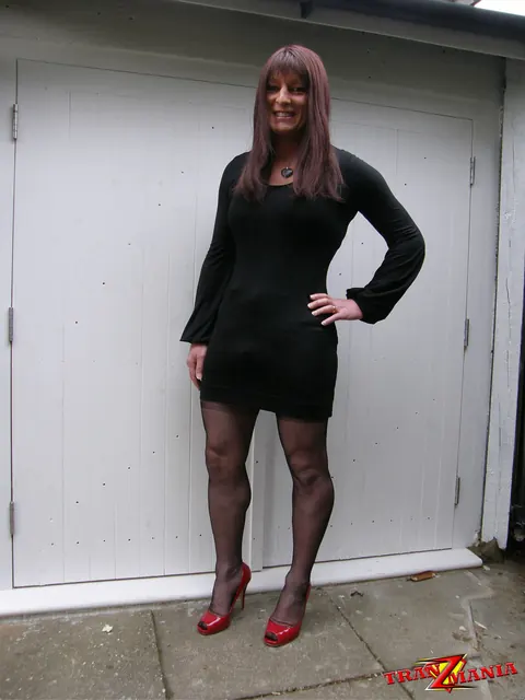 Busty Trans Woman Poses Nude and Shows Her Curves – photo 6 of 15