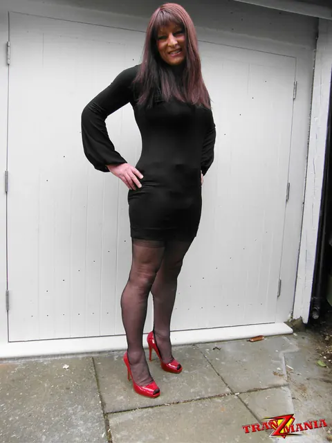 Busty Trans Woman Poses Nude and Shows Her Curves – photo 7 of 15