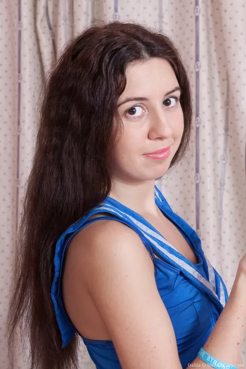 Katty West: Hairy Amateur Brunette Masturbates with a Glass Dildo – photo 3 of 18