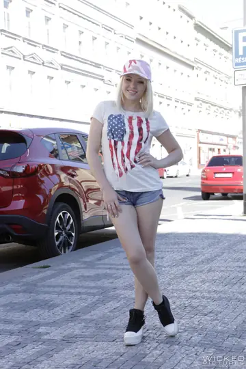 Lola Taylor – Petite Russian Blonde Rides and Takes a Facial on the Sofa