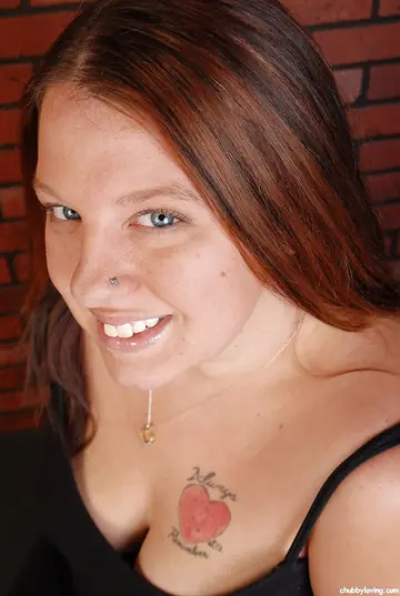 Busty Curvy MILF with Tattoos Shows Off Her Saggy Breasts