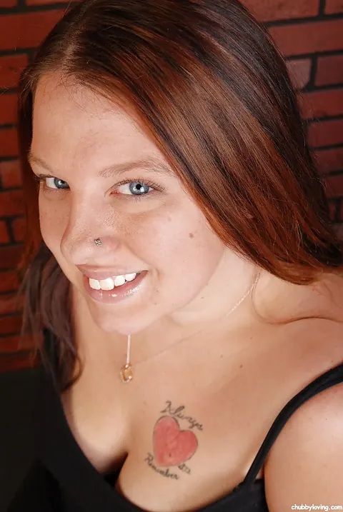 Busty Curvy MILF with Tattoos Shows Off Her Saggy Breasts – photo 1 of 16